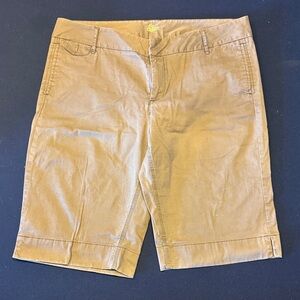 Caslon Women's Khaki Bermuda Shorts / DG70